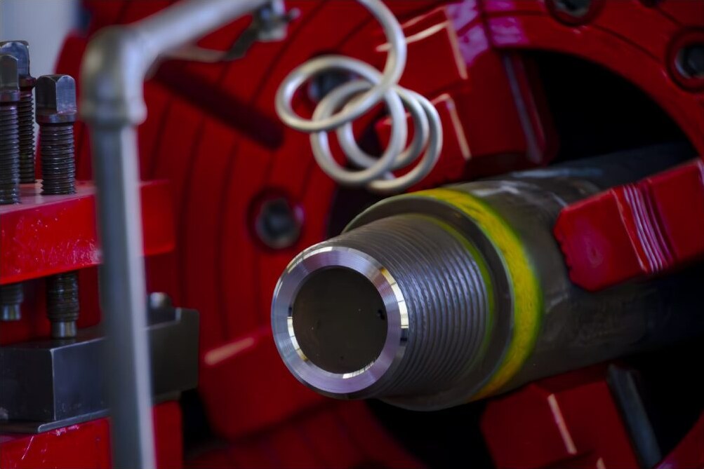Casing threads on the rig floor